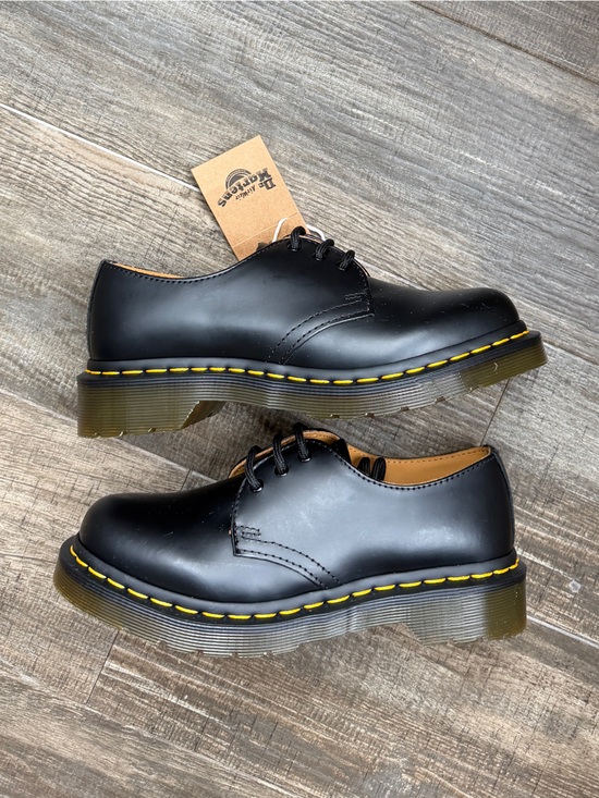 Shoes - BRAND NEW NWT Black leather Dr. Martens platform shoes #platform #drmartens